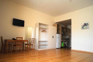 Una cocina o zona de cocina en Apartamentos Turisticos Mediterraneo