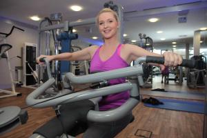 Fitness centrum a/nebo fitness zařízení v ubytování Wyndham Stralsund HanseDom