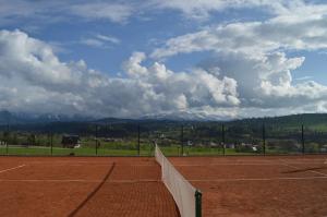 Tenis a/nebo squash v ubytování Montenero Resort&Spa nebo okolí