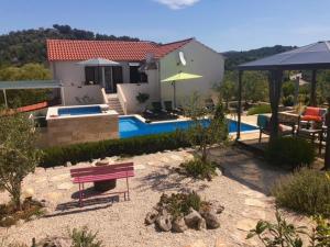 Hồ bơi trong/gần Holiday Home Ela