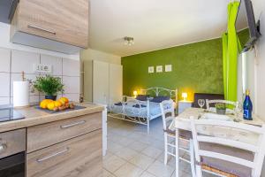 Кухня или мини-кухня в Cuvi Beach Apartments
