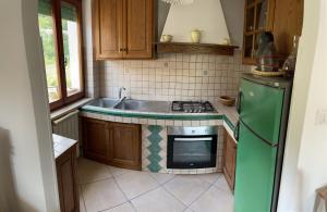 a kitchen with a green stove and a sink at B&B Casa Gianfranca in Portoferraio +46 photos