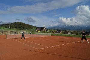 Tenis a/nebo squash v ubytování Montenero Resort&Spa nebo okolí