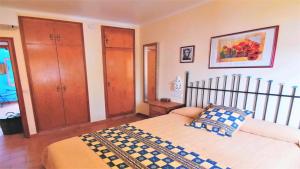 Posteľ alebo postele v izbe v ubytovaní VACAY Villa Carmen, desconecta y disfruta, en la Costa Brava, L'Escala!