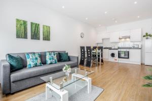 a living room with a couch and a table at 2 Bedroom Apartment At Modernview Serviced Accommodation Watford Town Centre F15 in Watford