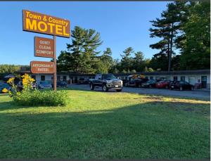 a motel sign in front of a parking lot at Town & Country Motel in Parry Sound