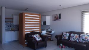 Ruang duduk di Margate Beach Lodge