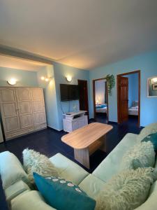 A seating area at Villas and Bungalows Panorama