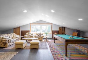 Biliár nebo kulečník v ubytování LE LLAR casa con 2 PISCINAS 1 CLIMATIZADA INTERIOR muy cerca de Santiago de Compostela