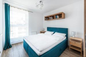 Posteľ alebo postele v izbe v ubytovaní Apartament Niebieski OPTILOCUS