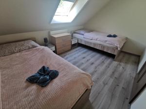 Postel nebo postele na pokoji v ubytování Sókristály Vendégház