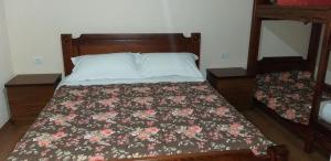 Postelja oz. postelje v sobi nastanitve Bujtina Hadër Xhebro