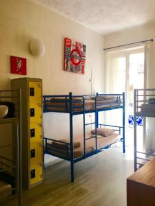 Postel nebo postele na pokoji v ubytování Backpackers Chez Patrick