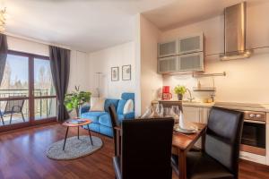 Kuchnia lub aneks kuchenny w obiekcie Ambria Apartments Promenada