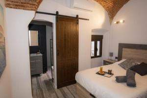 Posteľ alebo postele v izbe v ubytovaní Elegante Apartamento para 5 en el centro de Cáceres con wifi