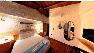 Postel nebo postele na pokoji v ubytování Cesme Elysium Hotel