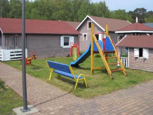 Zona de joacă pentru copii de la Domki Letniskowe Marzena