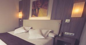 Postel nebo postele na pokoji v ubytování Hotel Aroi Ponferrada