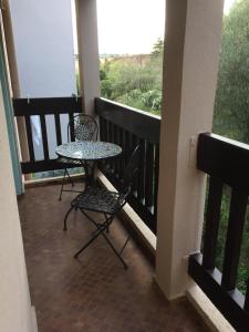 a balcony with a table and chairs on a porch at Apartment Olive & Kin, Collioure in Collioure +20 photos