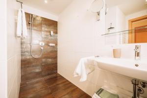 韦因道旁格兰茨Weingut Brenner am Rossberg的相册照片