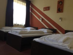 Posteľ alebo postele v izbe v ubytovaní Agoston