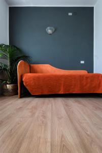 A seating area at New Inn Residence