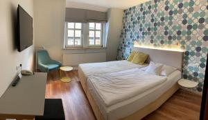 Postel nebo postele na pokoji v ubytování Hotel am Torturm
