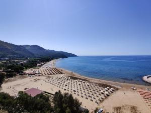 an aerial view of a beach with umbrellas and the ocean at Casa Atena in Sperlonga