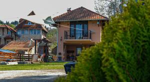 a large house with a balcony and a house at Dunavska Kuća in Smederevo