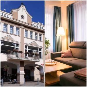 een woonkamer met een bank en een gebouw bij Penzion Hotelu Central in Dvůr Králové nad Labem