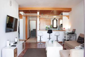 Gallery image of Suite Adeje Paradise with private jacuzzi in Adeje
