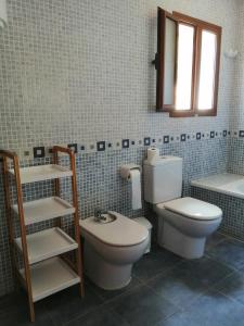 A bathroom at Apartamentos LLorca