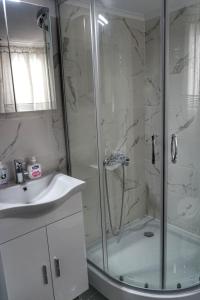 a bathroom with a shower and a sink at Liana`s apartment in Paleo Tsifliki +17 photos