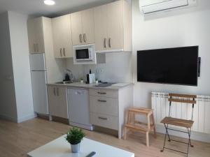 Кухня или мини-кухня в Apartamentos Adarve
