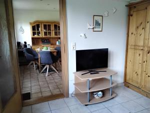a living room with a television and a table at Ferienhäuser Börge in Sassnitz