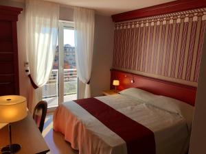 Postel nebo postele na pokoji v ubytování MH HOTEL VARAZZE