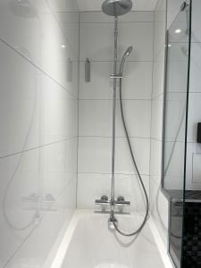 Hotel de Saint-Germain tesisinde bir banyo