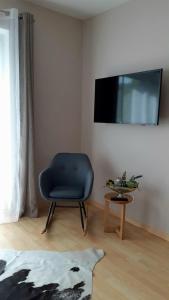 A television and/or entertainment centre at Appartement Miran by Miha Még 4 kép