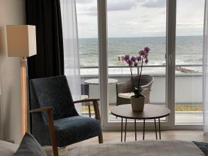 a hotel room with a view of the ocean at Hotel Thode in Dahme