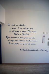 a white wall with writing on it at La casa del pescatore in Oliveri