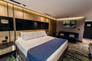 Llit o llits en una habitació de Hotel Araiza Mexicali