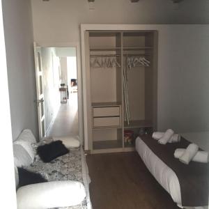 Postel nebo postele na pokoji v ubytování Espectacular Tarragona Corsini Apartment-2, en el centro, con parking