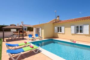 Swimmingpoolen hos eller tæt på Villa Yolanda - Cala'n Porter