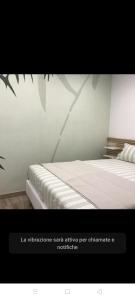 uma fotografia de um quarto com duas camas em Appartamento il Torchio em Lecco