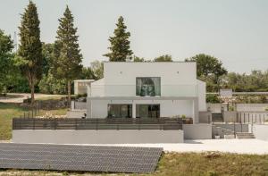 Budova, v ktorej sa vila nachádza