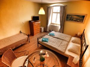 Posteľ alebo postele v izbe v ubytovaní Hotel Pod Kokšínem