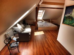 Posteľ alebo postele v izbe v ubytovaní Hotel Pod Kokšínem