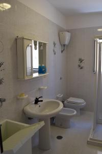 A bathroom at NaturAmare Apartments Palinuro