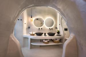 Ένα μπάνιο στο Deep in cave suites