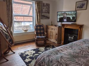 A television and/or entertainment centre at Endeavour Cottage Whitby sleeps 6